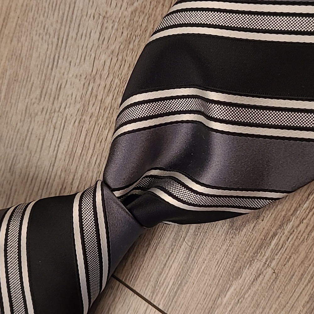 DONALD TRUMP‎ Signature Collection Black Silver Striped Mens Silk Tie